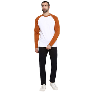 T-shirt à manches longues raglan pour homme, blanc et orange contrastés, coupe classique, col rond, jersey tricoté décontracté en coton, couleur unie - Product Image 1