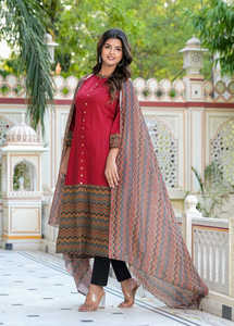 Kurta et Dupatta pour femme en rayonne et coton cambriqué marron imprimé zig-zag, coupe trapèze, col mandarin, manches trois-quarts, tenue ethnique - Product Image 2