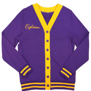 Cardigan violet à col en V pour femme, manches longues, broderie du logo Eighteen, style preppy, pull en tricot - Product Image 1