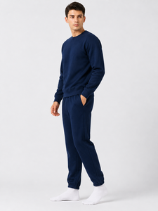 Combinaison en polaire à col rond de qualité supérieure offrant un confort ultime et un style élégant, avec un tissu de haute qualité et une coupe parfaite pour le quotidien. - Product Image 2