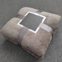 Prix de gros Couverture en flanelle douce au toucher pour la décoration intérieure Meilleure qualité Cosy Warm Winter Coral Fleece Throws Blankets