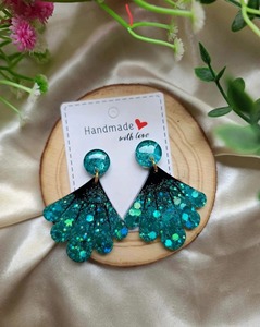 Boucles d'oreilles en résine Chic Vibe, design tendance, finition lisse, prix usine, vente en gros - Product Image 1