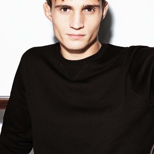 Sudadera de cuello redondo negra para hombre, corte regular, informal, tejida, 100% algodón, para otoño - Product Image 3