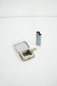Cendrier en métal élégant fait à la main avec une finition lisse - Product Image 4