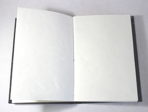 Cuaderno de Notas A5 Brillante con Diseño Mica Mottled, Hecho a Mano con Papel de Algodón Reciclado, Tapa Dura, Color Negro - Product Image 3