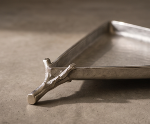 Bandeja de Servir Triangular de Metal Personalizada con Patas de Diseño de Rama, Elegante Plato Plateado para Decoración de Salón y Baño - Product Image 3