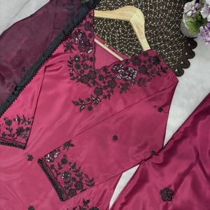Ensemble Kurta Palazzo en crêpe brodé de qualité supérieure avec dupatta en organza et vêtements ethniques pour femmes, prix de gros par Royal Export - Product Image 2