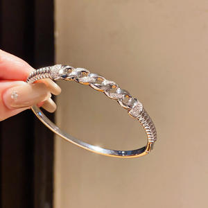 AMBER JEWELS - Pulsera de Cadena de Plata de Ley 925 con Baño de Plata y Moissanita, Diseño Geométrico, para Uso Diario, Joyería Unisex - Product Image 1