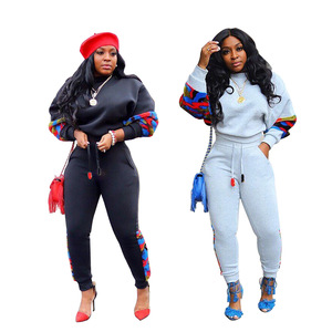 Ensemble de survêtement pour femmes grandes tailles, gris, col rond, manches longues, design 2 en 1, polaire polyester/coton, pantalon de jogging avec poches latérales et cordon de serrage - Product Image 3