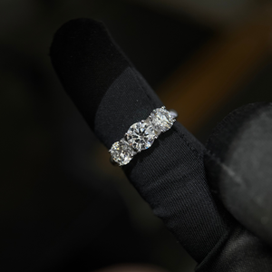Anillo Clásico de Diamantes de Tres Piedras, 1 Ct en el Centro, 0.75 Ct Laterales, Oro Blanco de 14K, Certificado IGI, Corte Brillante Redondo, Anillo de Compromiso para Mujer - Product Image 5