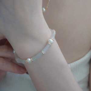 Pulsera de cadena de oro con jade natural y perlas, pulsera de cristal con flor de jade, joyería de yoga, regalo elegante para mujeres. - Product Image 4