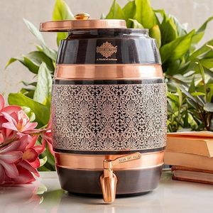Distributeur d'eau froide en cuivre avec motif décoratif et accents en cuivre pour la maison - Product Image 1