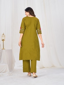 Kurti de algodón ligero de diseño de última generación y calidad premium para damas, disponible a un precio asequible desde India. - Product Image 4