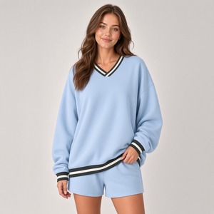 Ensemble sweat-shirt et short pour femme, col en V, vêtements décontractés, tenue confortable pour la détente, streetwear moderne pour femme - Product Image 6
