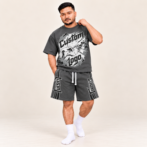 ชุดเสื้อยืดและกางเกงขาสั้นผู้ชายสไตล์สตรีทแวร์ลายกราฟิกขนาดใหญ่ลำลองสำหรับฤดูร้อน ชุด 2 ชิ้น ขายส่งจากผู้ผลิต - Product Image 1