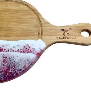 Planche à découper en bois côtier avec design océanique en résine, faite à la main pour la cuisine - Product Image 4