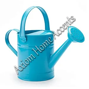 Arrosoir artisanal en métal jaune pour l'entretien des plantes d'intérieur et suspendues, design minimaliste moderne d'Inde - Product Image 3