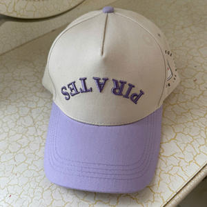 Casquette de baseball personnalisée en gros avec logo, unisexe, respirante, douce, en toile 5 panneaux, broderie 3D, bicolore unie, réglable, pour le sport et le golf - Product Image 1