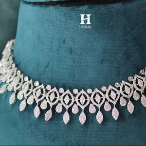 Juego de Joyería Nupcial de Lujo con Diamantes Cultivados en Laboratorio, Collar Redondo de Oro Blanco con Pendientes a Juego, Certificado IGI - Product Image 1