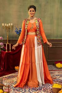 Conjunto Premium de Lehenga Choli Gujarati para Navratri con Koti con Decoración de Espejos |   Lehenga de Rayón Puro de 7 Metros con Vuelo - Product Image 4