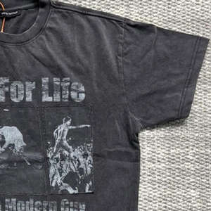 Camiseta de Algodón Premium de Punto Grueso, Corte Regular, Estilo Desgastado, con Parche Estampado Vintage, Ecológica y Personalizada para Hombre - Product Image 3