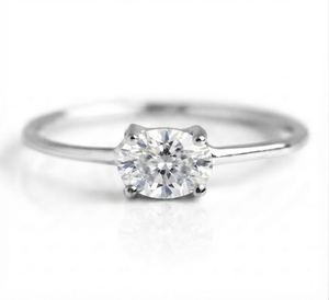Anillo Solitario Clásico Rhaya Jewels de Plata de Ley 925 con Baño de Rodio y Circonita Ovalada, Engaste de Garras, Delicado, para Aniversario de Mujer - Product Image 1