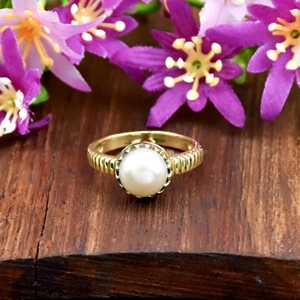Bague élégante en argent sterling plaqué or 18 carats avec perle d'eau douce et pierre précieuse de luxe pour femme, cadeau idéal pour un anniversaire de mariage - Product Image 3