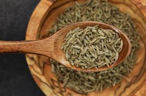 ยี่หร่าธรรมชาติแบบเมล็ดและแบบผง เมล็ดยี่หร่าสีน้ำตาลแบบเมล็ดและแบบผงละเอียด เครื่องเทศสำหรับอุตสาหกรรมอาหาร คุณภาพดีที่สุด เมล็ดยี่หร่าธรรมชาติ - Product Image 4