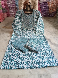 เสื้อผู้หญิงลำลองแบบยาว ผ้าฝ้ายออร์แกนิก พิมพ์ลายดอกไม้ ชุดคุรติ 3 ชิ้น กางเกงและผ้าคลุมไหล่ |   คอวี |   ไซส์ใหญ่พิเศษ (M-3xl) | งานปักผ้า - Product Image 6