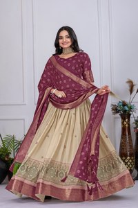 Lehenga Choli de Diseñador para Mujer, con Forro de Jari y Estampado, con Blusa Sin Coser - Product Image 2