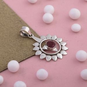 Colgante de Plata de Ley Hecho a Mano con Rubí Natural, Forma Redonda, Unisex, Encuentra Fabricante de Joyería al por Mayor - Product Image 4