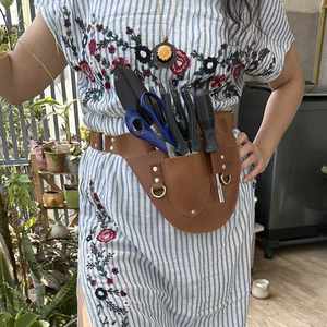 Porte-outils de jardin en cuir marron, ceinture de ceinture pour organiser les outils, porte-outils pour le jardinage et l'entretien des pelouses - Product Image 4