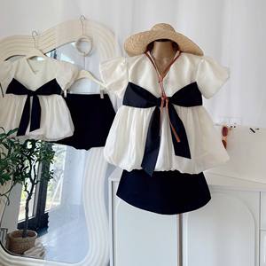 Conjunto de Dos Piezas de Moda Femenina OEM ODM, Top con Mangas Abullonadas y Minifalda Lisa, Estilo Coreano - Product Image 3