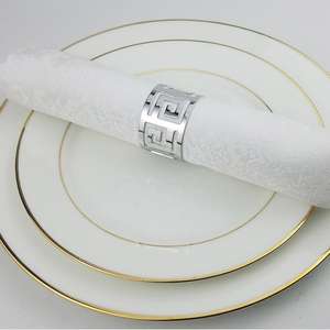 Ensemble d'anneaux de serviette de table de luxe, accessoires élégants et réutilisables pour les mariages, les fêtes et la décoration de table - Product Image 1