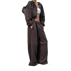Conjunto de dos piezas de chándal corto con cremallera y capucha para mujer, de alta calidad, color marrón, con pantalones de pierna ancha y borde sin rematar, venta al por mayor OEM - Product Image 3