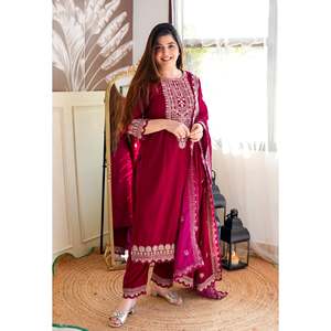 Conjunto de Pent y Dupatta de ropa tradicional china de diseñador con parte superior de terciopelo para ropa de fiesta - Product Image 3