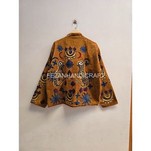 Veste en velours brodée pour femmes, motif floral, col mandarin, manches longues, tenue d'automne, design de broderie à la main - Product Image 5