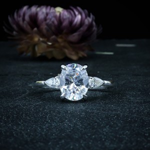 Bague de mariage en argent sterling 925 avec trois pierres en moissanite, bijou pour femme, inspirée de la bague de fiançailles VVS à taille ovale - Product Image 1