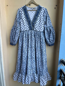 เดรสยาวผ้าฝ้ายพิมพ์ลายดอกไม้หลากสีสไตล์ลำลองแบบดั้งเดิม คอวี แขนยาว สไตล์โบฮีเมียน ปักลาย - Product Image 5