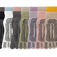Chaussettes de yoga en gros pour femmes, professionnelles, antidérapantes, sportives, à cinq doigts, en coton, avec soutien, en stock, logo brodé personnalisé, OEM