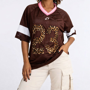 Camiseta Clásica Unisex de Fútbol Americano para Mujer, Color Marrón, Malla, Corte Holgado, Cuello en V, Estampado de Leopardo, Número Impreso, Ropa Deportiva Personalizada - Product Image 5