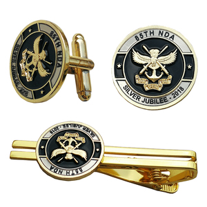 Mancuernillas y Pisacorbatas de Lujo Personalizados de Cobre con Esmalte Duro y Baño de Oro con Logotipo Impreso Personalizado - Product Image 4