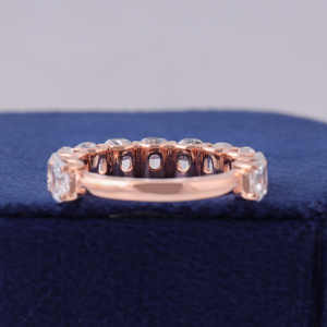 Bague éternelle en or rose 14 carats avec 5 diamants de laboratoire taille coussin de 0,25 carat pour fiançailles, mariage et anniversaire - Product Image 5
