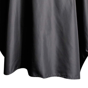Cape de coiffeur imperméable en polyester noir, tablier de coupe de salon réglable avec fermeture à bouton-pression, suspendable et réutilisable - Product Image 5