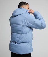 Veste matelassée à capuche bleu clair pour homme avec design patchwork, fermeture éclair, coupe-vent, vêtement décontracté d'hiver, coupe régulière, polyester épais