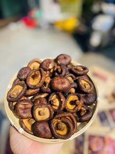 Champignons Shiitake croustillants frits sous vide du Vietnam pour les mélangeurs de snacks, les apéritifs, le service des cafés et la vente en magasins de proximité - Product Image 1