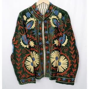 Veste en velours brodée Suzani A2ZCraftBazar, écologique, respirante, à points ouverts, motif floral, manteau standard pour femme, 100% coton - Product Image 2