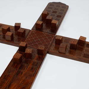 Juego de mesa Ludo de madera hecho a mano con un intrincado diseño de cruces y piezas a juego para disfrute familiar y estrategia - Product Image 6