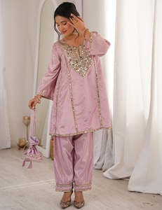 Salwar Kameez Tradicional Hindú y Pakistaní de Seda Georgette con Bordado de Espejos, Ideal para Bodas, Prenda Elegante para Mujer a Precio Accesible - Product Image 1