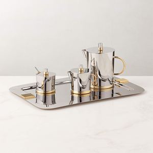 Plateau de service rectangulaire de luxe en métal argenté, idéal pour les hôtels, avec élégantes poignées décoratives dorées à motifs Art Déco - Product Image 2